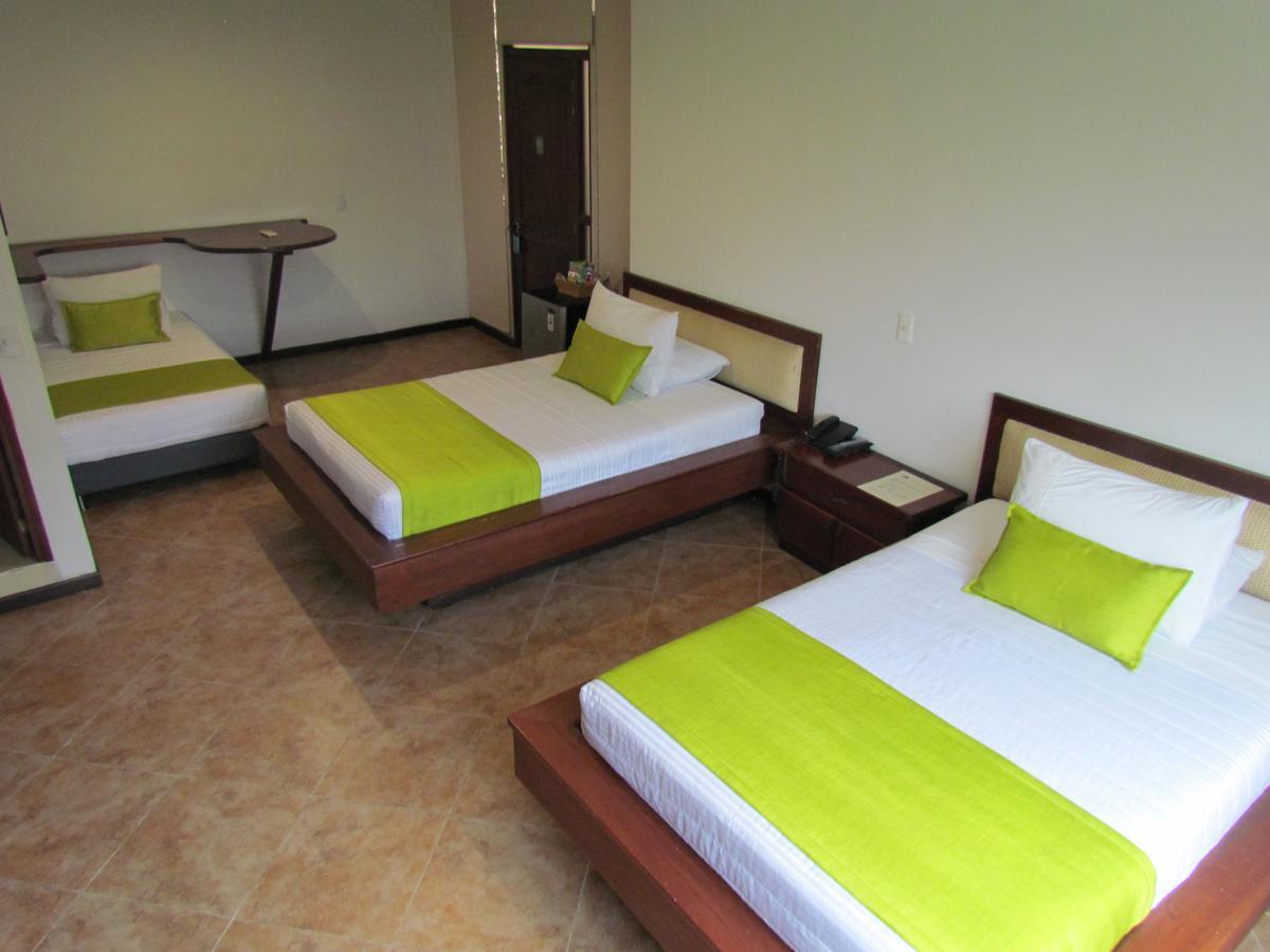 Hotel Plaza Mayor Медельїн Екстер'єр фото